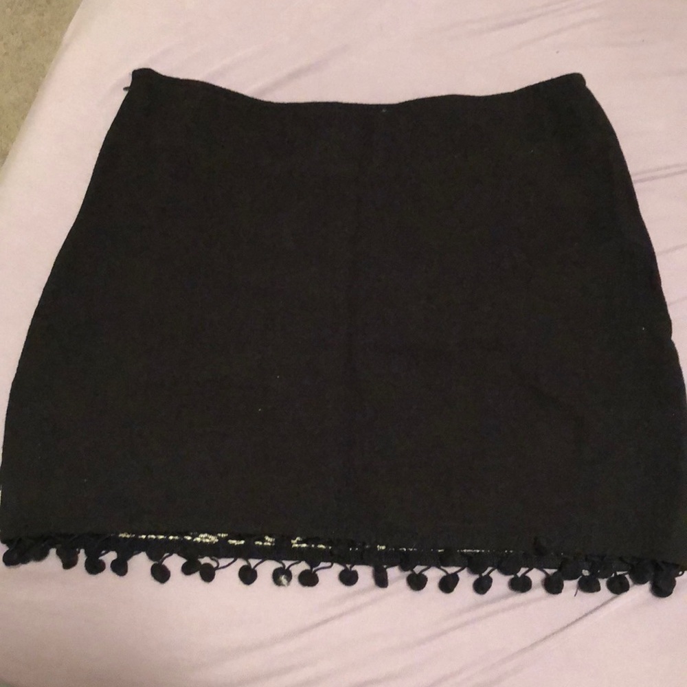 Skirt with super cute details - Picture 2 of 2
